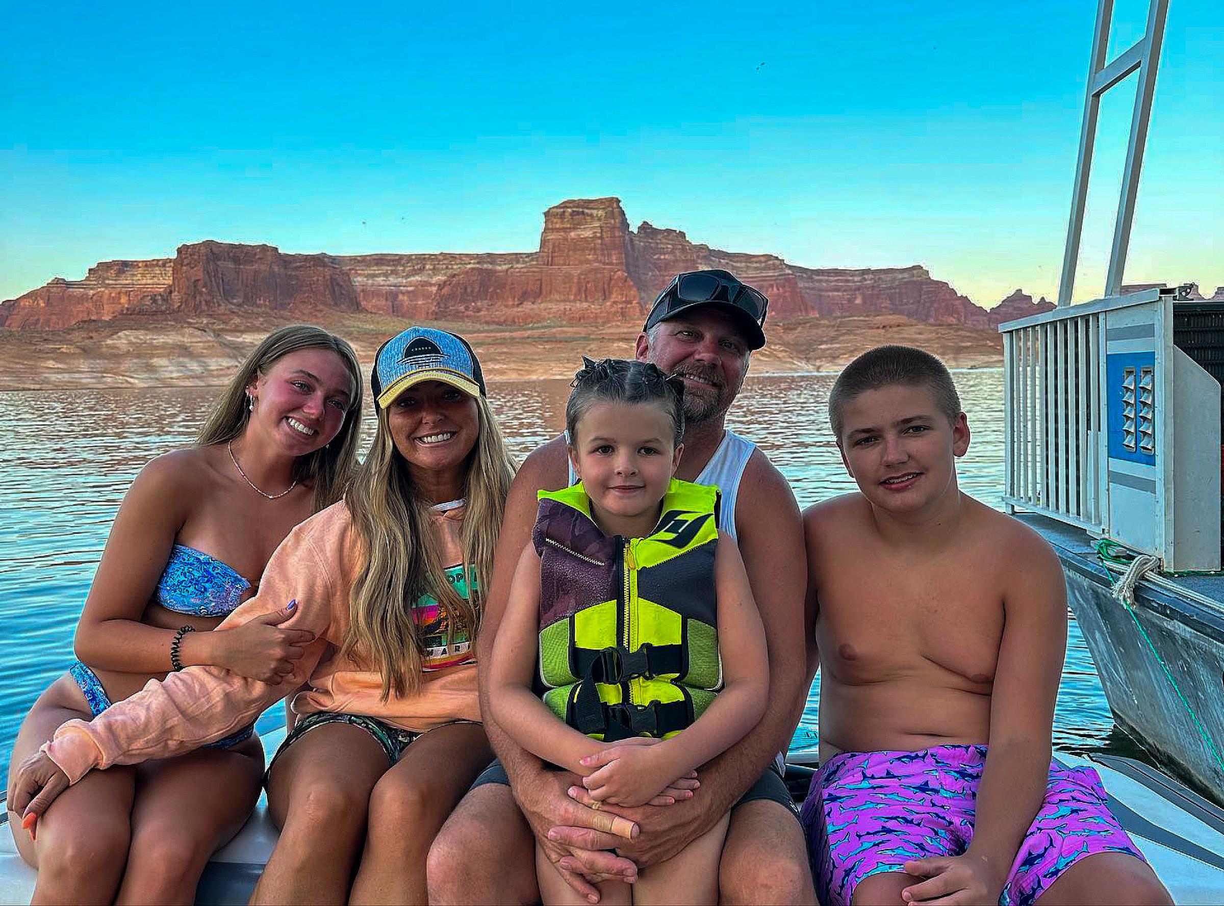 Amber vacationing with her family in Lake Powell