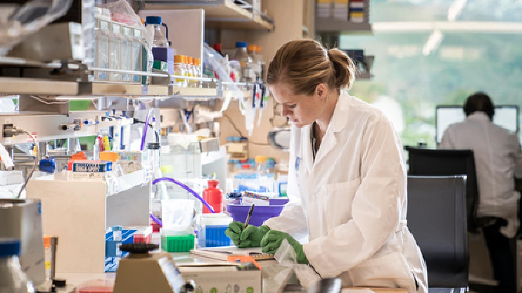 Female researcher in her lab