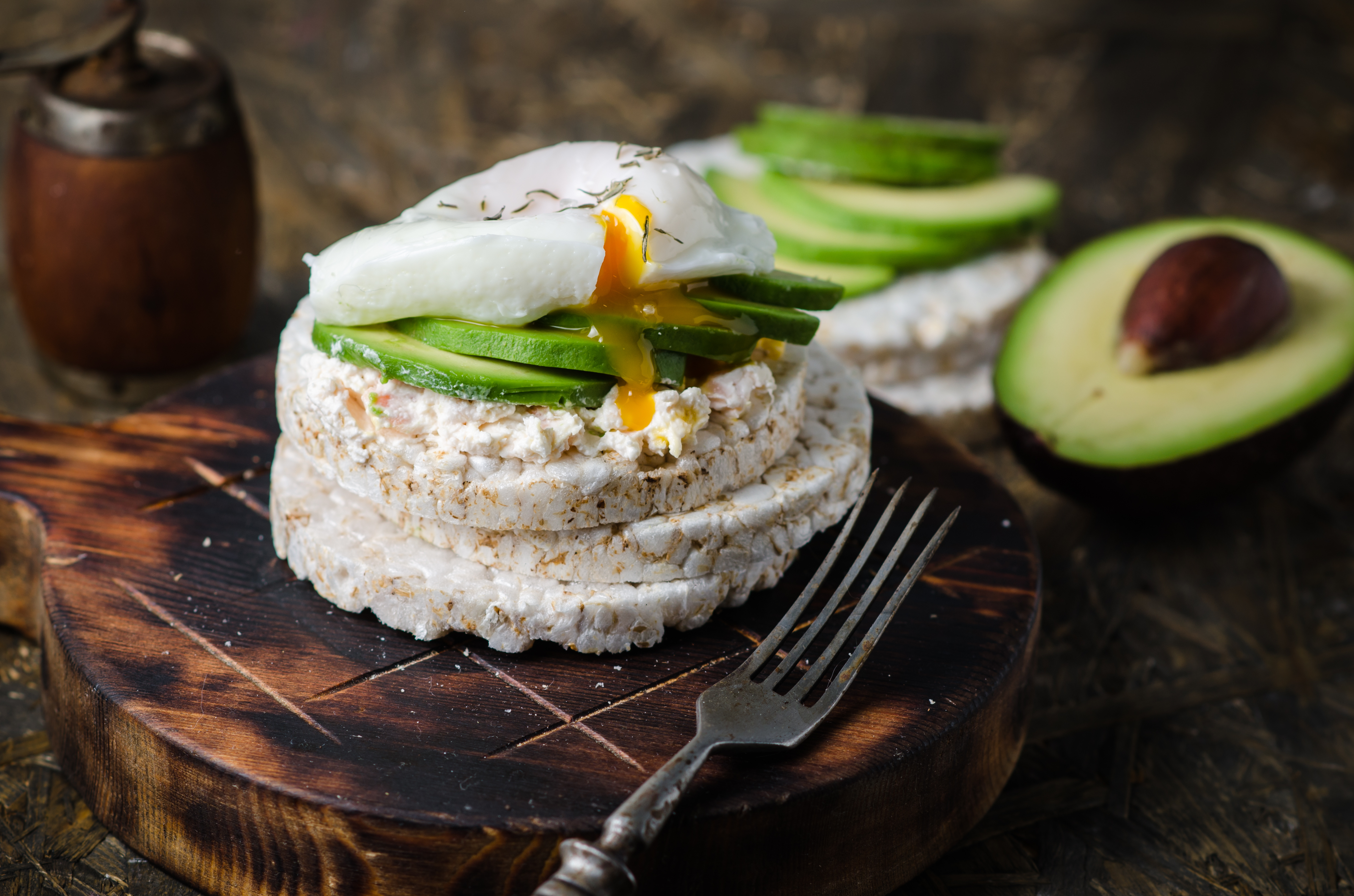 Avocado Rice Cake with Egg