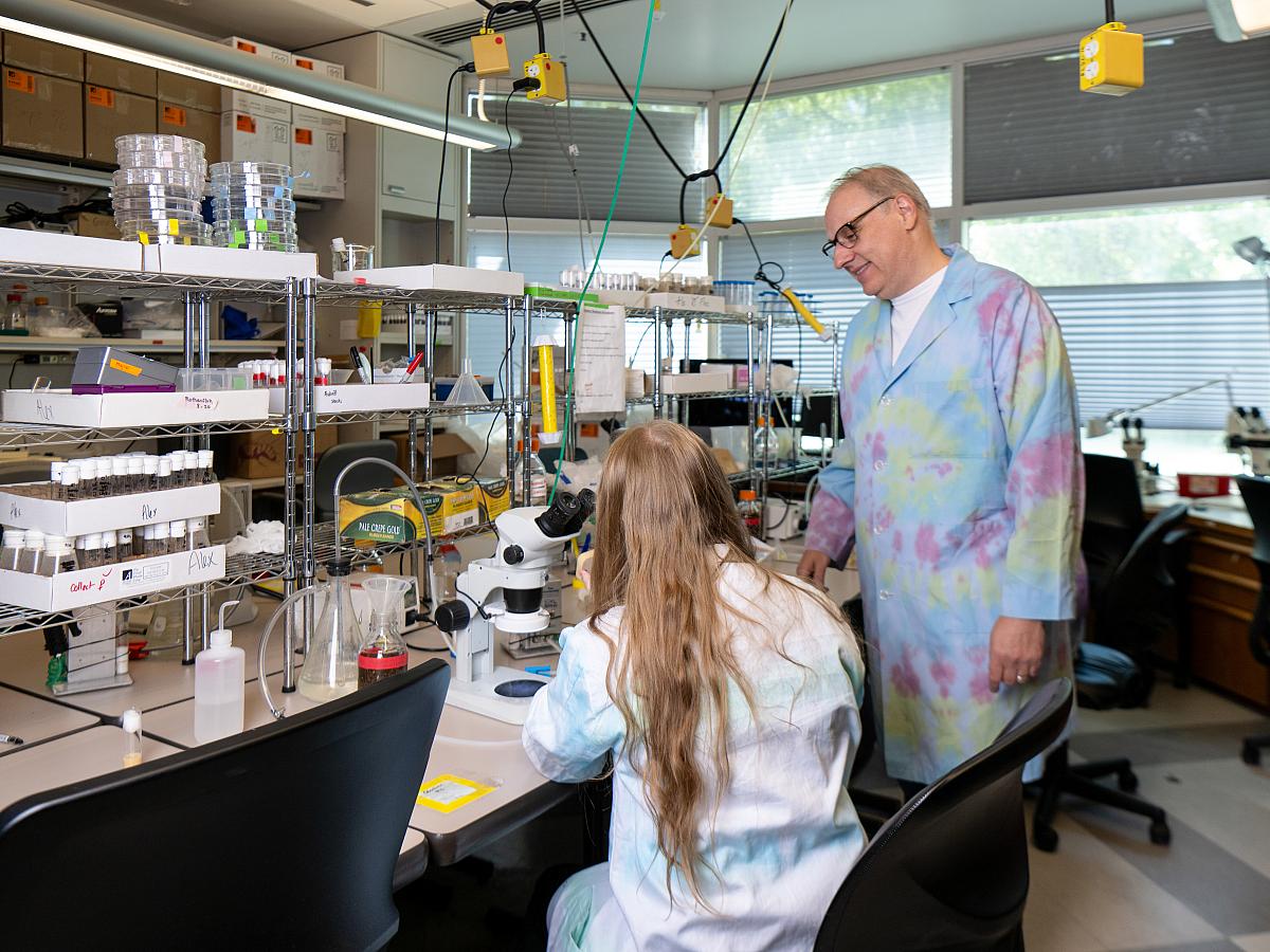 Dr. Adrian Rothenfluh in his research lab